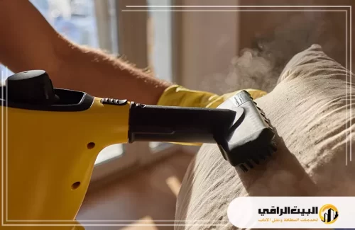 خدمات تنظيف الكنب في الرياض مع البيت الراقي، خبرة عالية ونتائج مبهرة لجعل كنبك كالجديد.