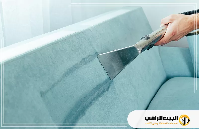 تنظيف المناكير من الكنب