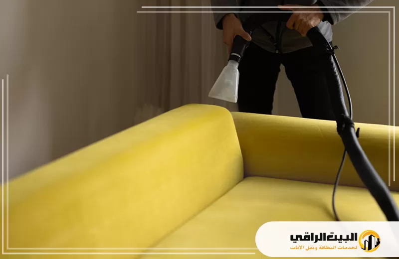 نعتمد أفضل طريقة تنظيف الكنب في المنزل، لشفط الأوساخ وتطهير الأقمشة بعمق وفعالية فائقة.